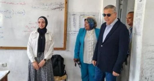 محافظ الإسكندرية يتفقد لجان امتحانات الشهادة الإعدادية ويوجه بتوفير بيئة آمنة للطلاب