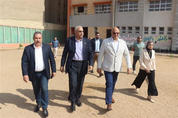 محافظ القليوبية يتفقد لجان امتحانات الشهادة الإعدادية بمدينتي بنها وطوخ