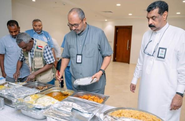 مسؤولو البعثات يشاركون في تقييم وجبات المشاعر المقدسة قبل التصعيد