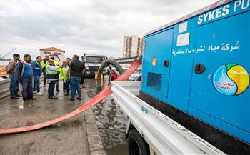   مياه الإسكندرية تواصل جهودها لسحب تجمعات مياه الأمطار شرق المدينة...
