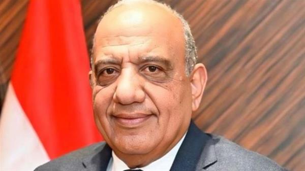 وزير الكهرباء يغادر إلى فرنسا لبحث سبل دعم وتعزيز التعاون بين البلدين