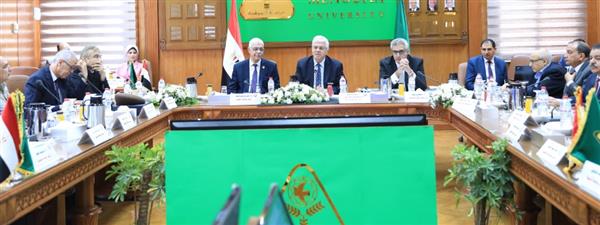 أيمن عاشور: دعم المواهب وتنمية روح الانتماء أولويات الجامعات خلال إجازة الصيف