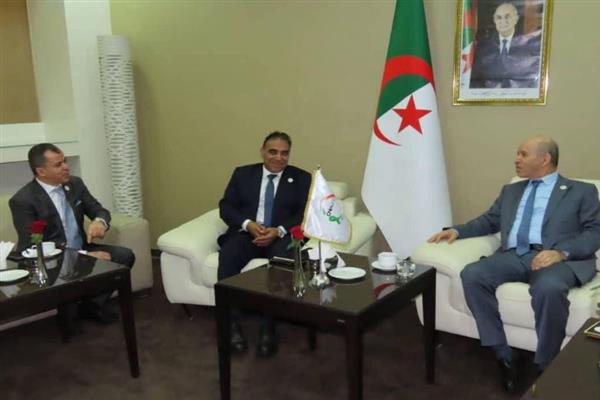 الصحة: الغزالي يستعرض جهود مصر في مكافحة السرطان خلال لقائه وزير الصحة الجزائري