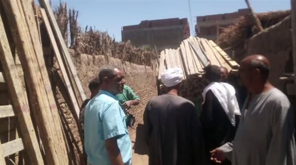 بالصور| " أنور " إيقاف أعمال بقرية أولاد عمرو  بمركز قنا