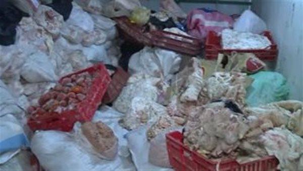 ضبط وإعدام 1.5 طن أغذية فاسدة في حملات بسوهاج