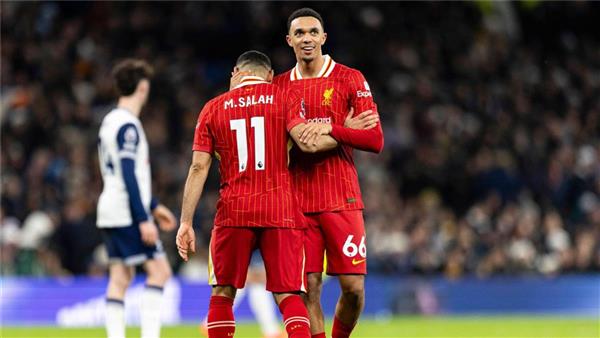 بعد إعلان رحيله عن ليفربول.. محمد صلاح يوجه رسالة خاصة لـ أرنولد