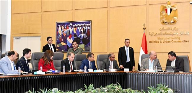وزير الإسكان يجتمع مع أعضاء مجلسي "النواب والشيوخ"
