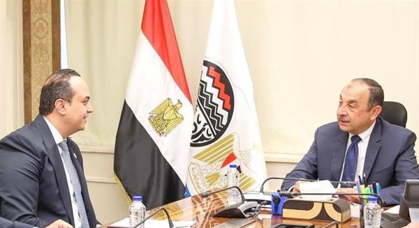 وزير قطاع الأعمال يبحث مع رئيس هيئة الرعاية الصحية تعزيز التعاون