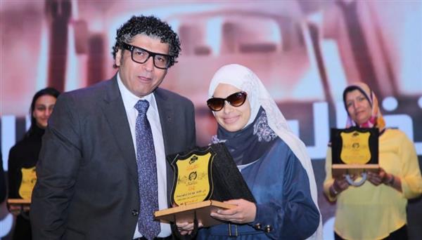 رئيس الأوبرا يكرم عددا من الفنانين والإداريين بمناسبة عيد العمال
