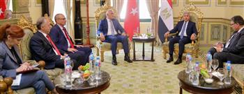   وزير السياحة والآثار يلتقي نظيره التركي لبحث التعاون المشترك
