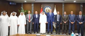   وزير البترول يبحث سبل تعزيز التعاون مع مجموعة "موانئ أبوظبي"
