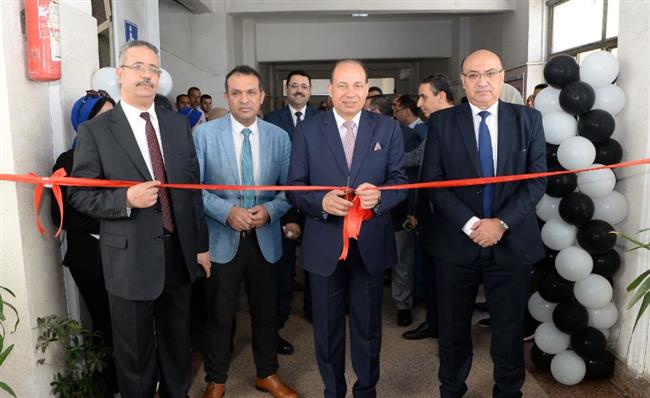 رئيس جامعة المنصورة يفتتح مشروعات التطوير والتجديد بالكلية