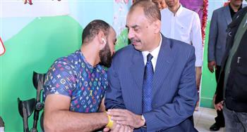   محافظ سوهاج يتفقد قافلة تركيب الأطراف الصناعية بمستشفى الهلال الأحمر بالحويتي
