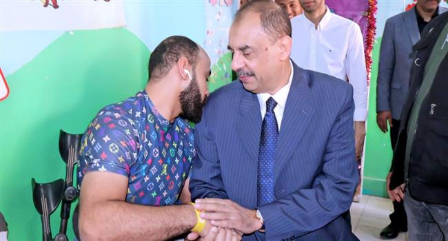 محافظ سوهاج يتفقد قافلة تركيب الأطراف الصناعية بمستشفى الهلال الأحمر بالحويتي