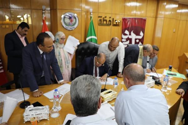 محافظ المنيا يبحث مع أعضاء مجلسي النواب والشيوخ عددا من الملفات الخدمية