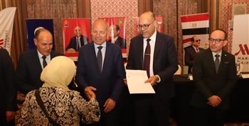   وزير العمل ومحافظ القاهرة يُسلمان عقود عمل جديدة لذوي همم بشركات القطاع الخاص 