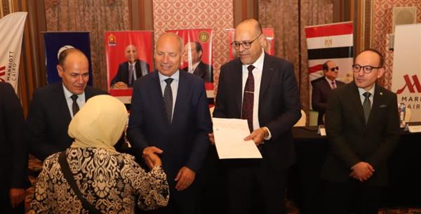 وزير العمل ومحافظ القاهرة يُسلمان عقود عمل جديدة لذوي همم بشركات القطاع الخاص