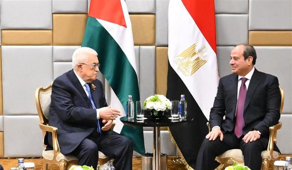 الرئيس السيسي يؤكد لـ نظيره الفلسطيني دعم مصر الكامل للقضية الفلسطينية