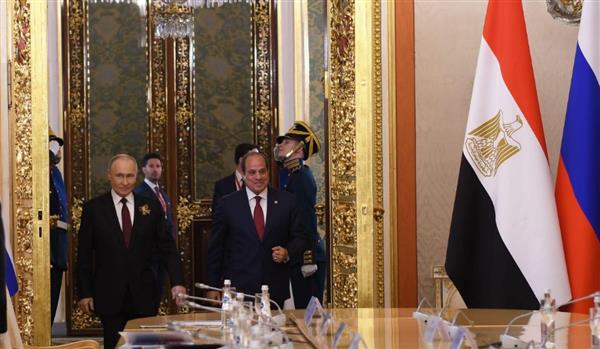 السيسي وبوتين يتفقان على السعي لزيادة أعداد السائحين الروس القادمين إلى مصر