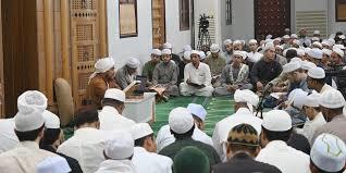   ما حكم إلقاء السلام على الجالسين في المسجد؟