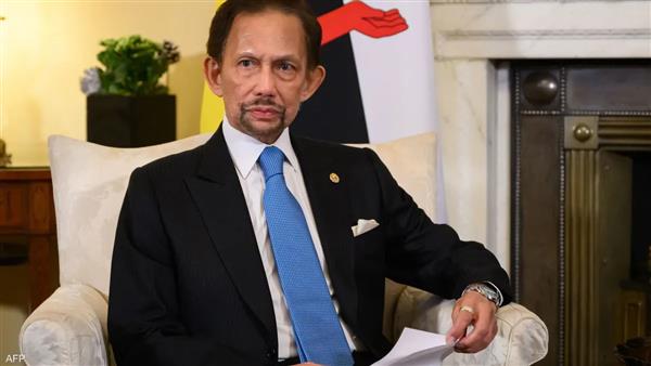سلطان بروناي يغادر المستشفى في ماليزيا