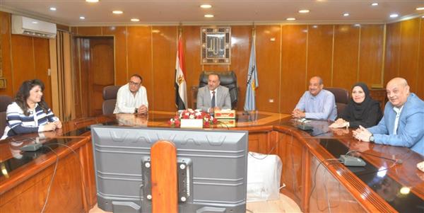 محافظ أسيوط يستقبل الوفد الطلابي العائد من زيارة تعليمية لوكالة الفضاء المصرية