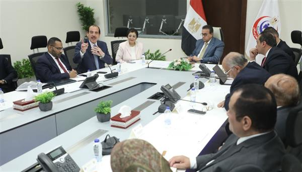 وزير الصحة يناقش خطة التأمين الطبي استعداداً لعيد الأضحى المبارك