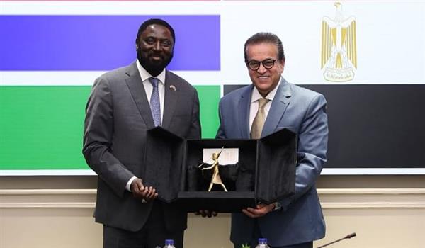 وزير الصحة يستقبل وزير خارجية دولة جامبيا