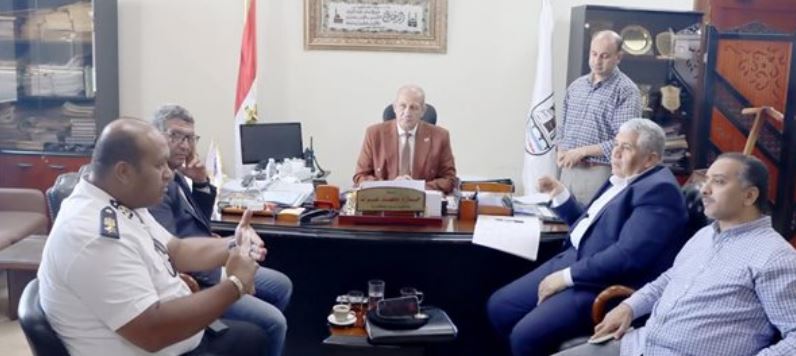 السكرتير العام يعقد اجتماعًا تنسيقيًا للاتفاق على تنفيذ التسهيلات المرورية بمحيط مجمع المواقف الجديد أسفل عدلي