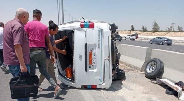 إصابة 15 شخصا إثر انقلاب ميكروباص بطريق إسكندرية الصحراوى