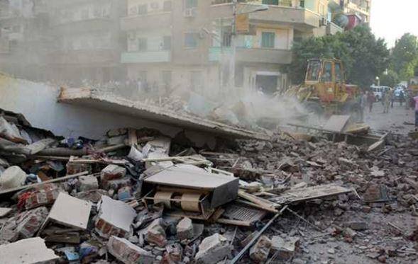 انهيار عقار في حارة المدابغ بمصر القديمة