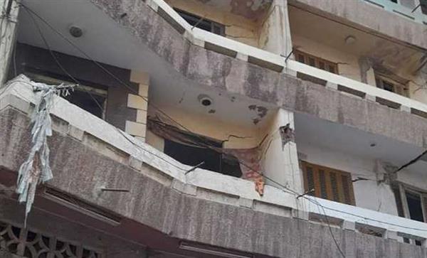 إزالة الأجزاء القابلة للسقوط بالعقارات التي تمثل خطورة على الأرواح بالإسكندرية
