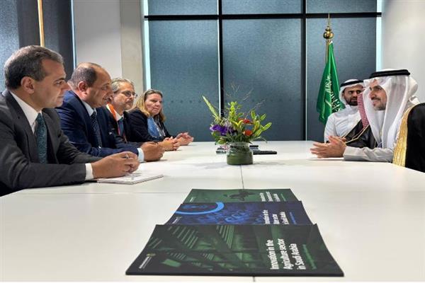 نائب وزير الزراعة يبحث مع نظيريه الهولندي والسعودي تعزيز التعاون المشترك