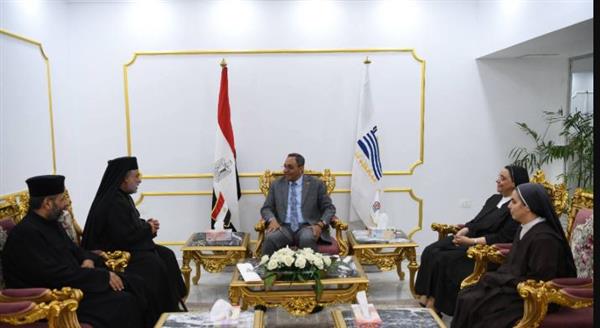 محافظ قنا يستقبل مطران الأقباط الكاثوليك بالأقصر لتهنئته بعيد الأضحى المبارك