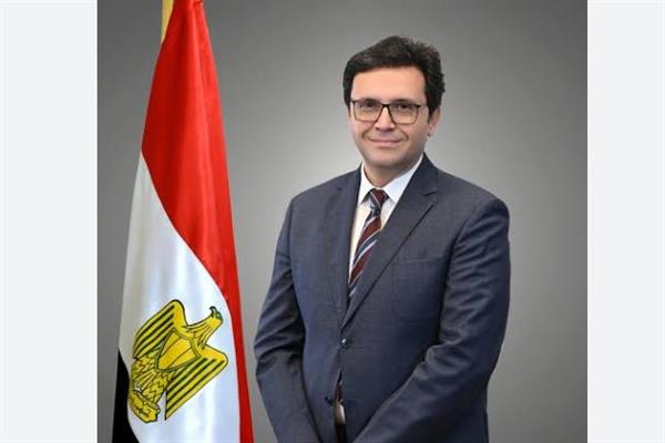 وزير الثقافة يفتتح المعرض الاستعادي للفنان الراحل أشرف الحادي بعنوان “الفنان النبيل”