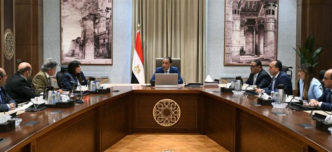 مدبولي يستعرض التوصيات والمقترحات المطروحة خلال البرنامج التليفزيوني "المواجهة"