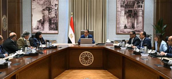 مدبولي يستعرض التوصيات والمقترحات المطروحة خلال البرنامج التليفزيوني "المواجهة"