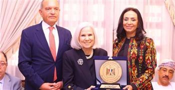وزيرة التضامن تكرم السفيرة هيفاء أبو غزالة تقديرًا لجهودها بـ"الجامعة العربية"