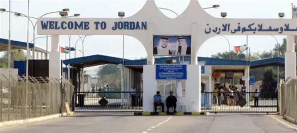 الأردن يغلق جسر الملك حسين من الجانب الآخر ويعلق حركة المسافرين