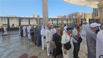   بعثة حج الجمعيات تنظم زيارات الروضة باصطحاب الحجاج حتى منطقة التجمع بالحرم