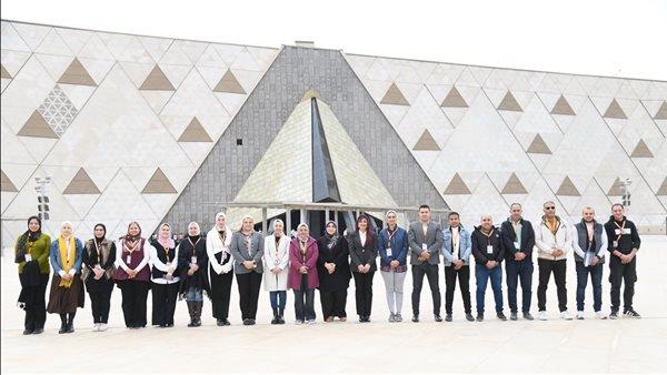 برنامج تدريبي عن مبادئ وأساسيات الإتيكيت المهني للعاملين بالمتحف المصري الكبير