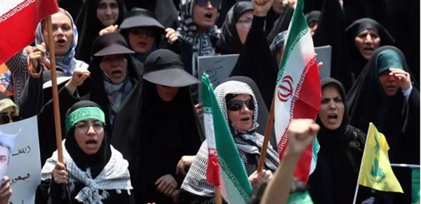 تظاهرات في إيران احتجاجاً على الهجوم الإسرائيلي