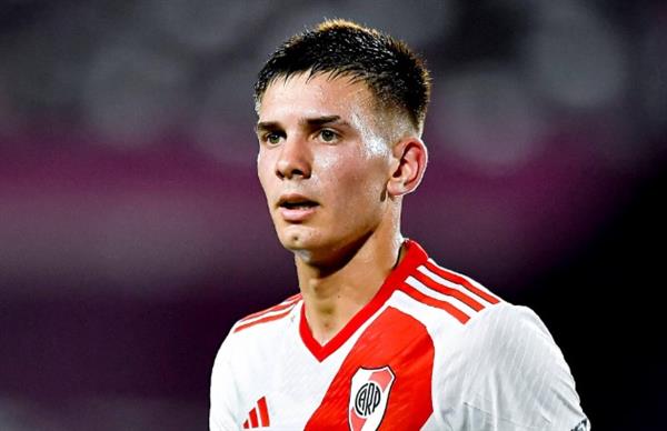 رسميًا.. ريال مدريد يعلن تعاقده مع نجم ريفر بليت حتى 2031