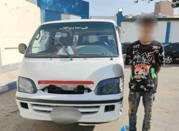 كشف ملابسات فيديو قيام قائد ميكروباص بالسير برعونة وأداء حركات إستعراضية بالمقطم