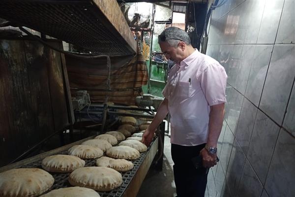 حرز الله فى مرور على المخابز البلدية أثناء الاجازة الأسبوعية