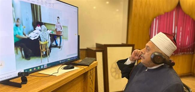 طلاب القسم العلمي يؤدون امتحان الفيزياء وسط انضباط وهدوء تام