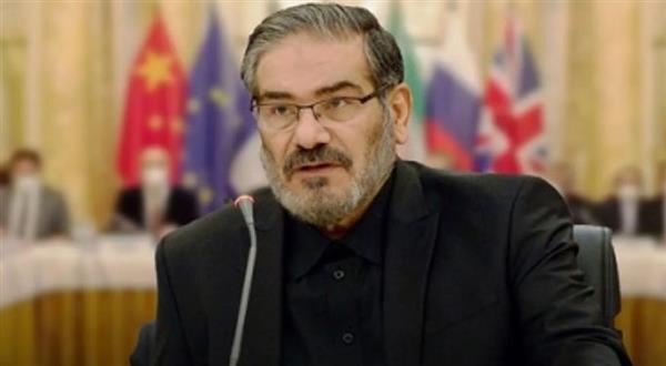 مقتل علي شمخاني مستشار المرشد الإيراني متأثرًا بإصابته