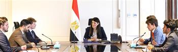   وزيرة التخطيط تلتقي بمجموعة من طلاب كبرى الجامعات البريطانية