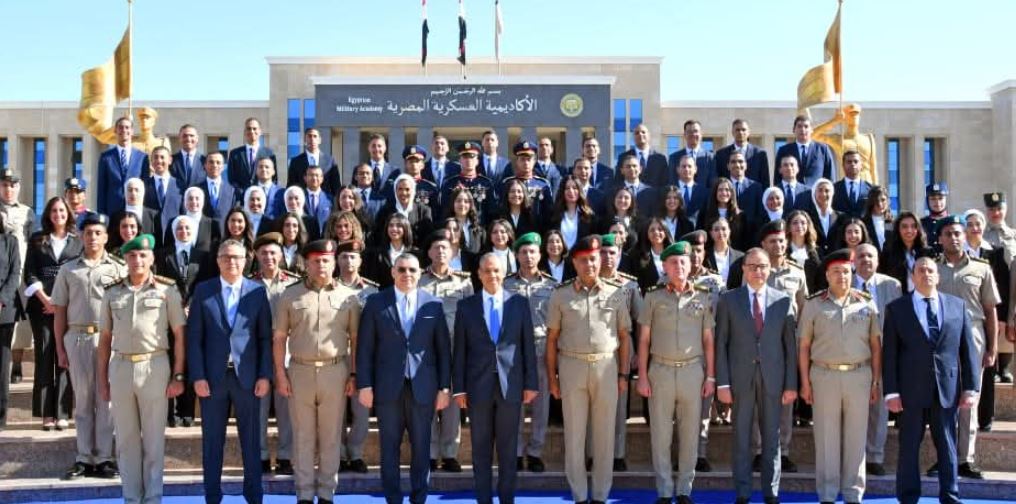 الأكاديمية العسكرية تنظم مراسم تخريج الدورة التدريبية رقم 8 للدفعة 57 ملحقين دبلوماسيين