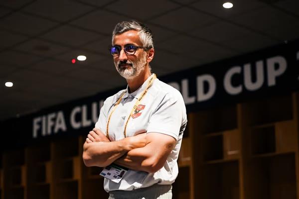كأس العالم للأندية | «ريبيرو» يعقد محاضرة فنية للاعبي الأهلي استعدادًا لمواجهة إنتر ميامي